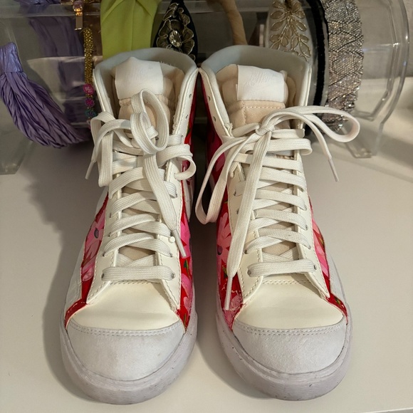 LoveShackFancy Hand Painted Nike Sneakers - Size 8 - Picture 4 of 7